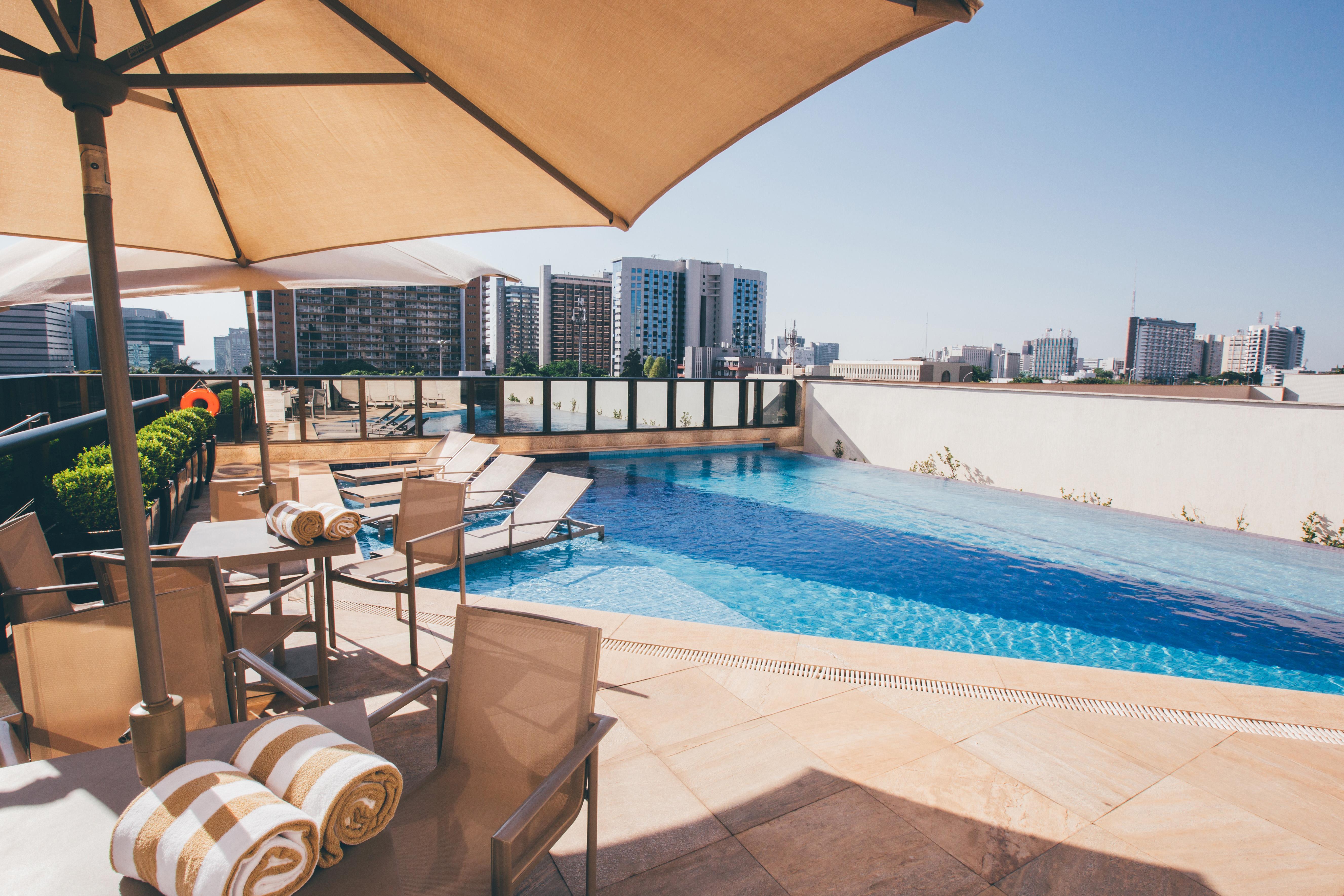 Cullinan Hplus Premium Brazíliaváros Kültér fotó Rooftop pool at the hotel